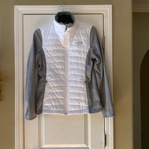 Northface large womens full zip jacket. Very good used condition.
